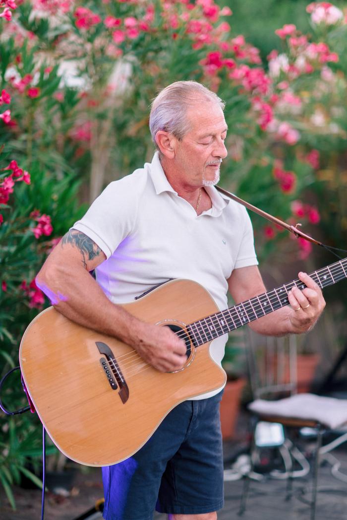 Musicien pendant une réception Maison Jacomet